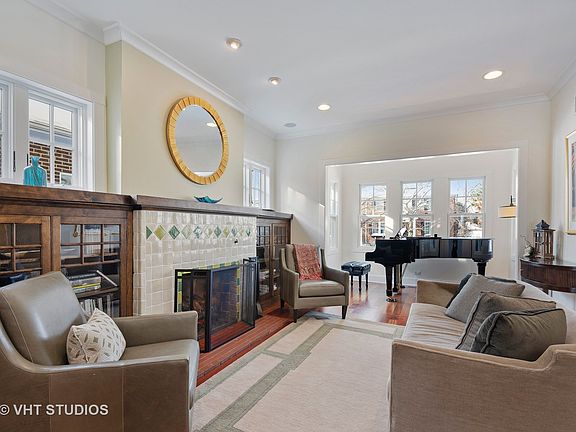 3rd image of 2619 Lincolnwood Dr