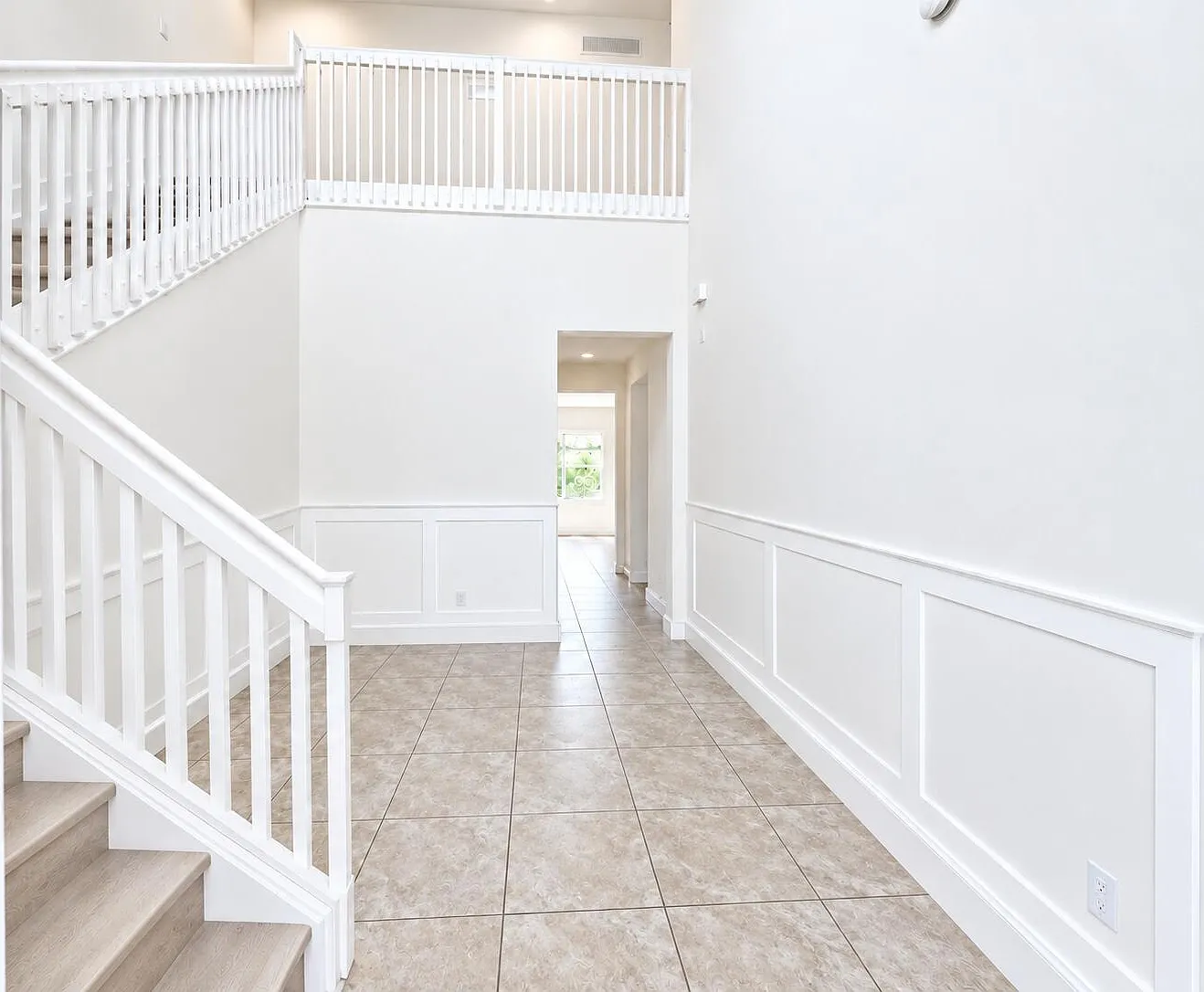 4 bed, 3.0 bath, 2398 sqft, $4,500 — Photo 2