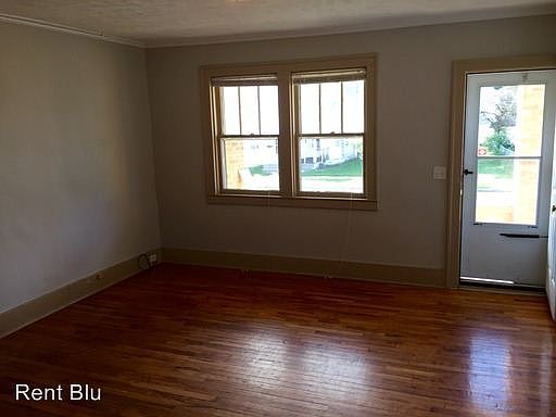 3rd image of 1442 Broadway Ave NW