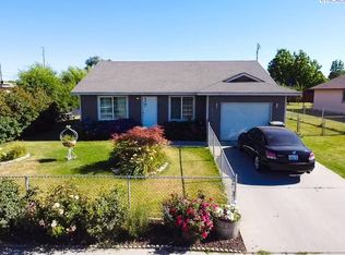 606 N 5th St, Grandview, WA 98930