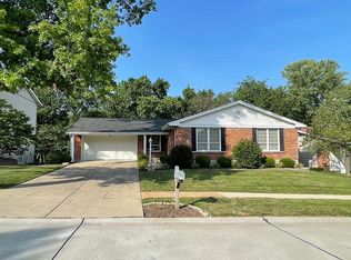 715 Foxwick Dr, Ballwin, MO