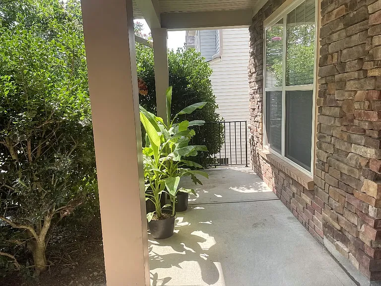 4017 Vallonia Dr — Photo 2