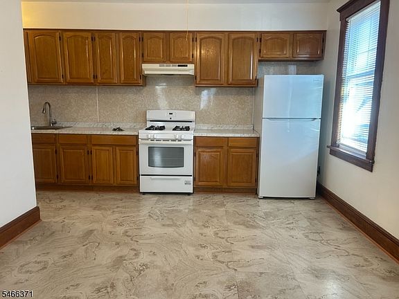 2nd image of 134 Ray St