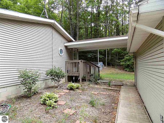 4th image of 6081 Eastwood Ct