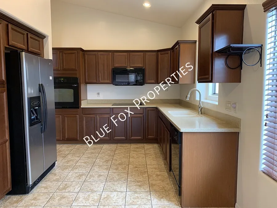 Building Photo - 11921 N Cantata Dr