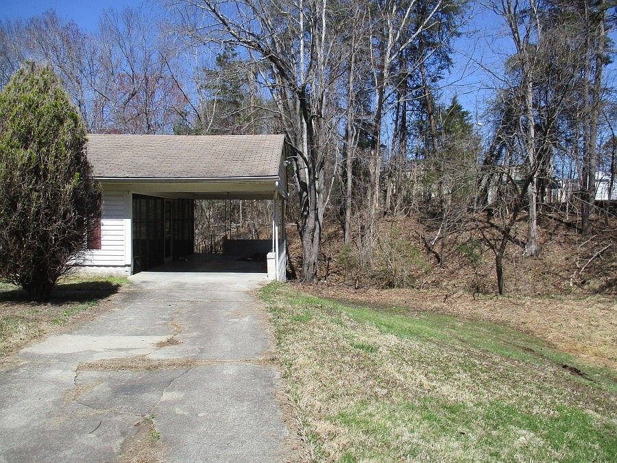 2nd image of 132 Lorillard Cir