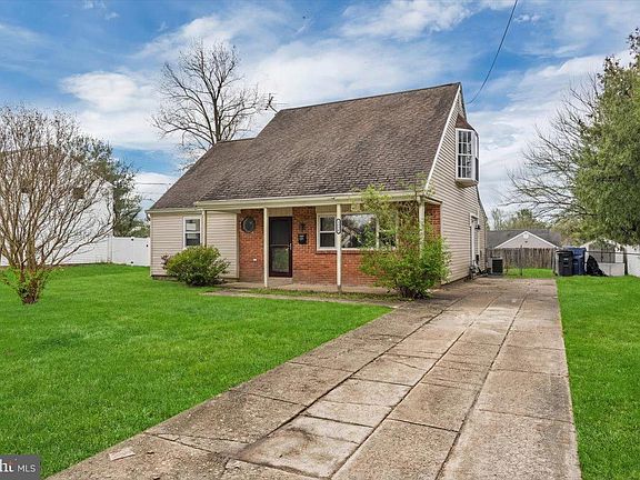 3rd image of 1054 Winslow Rd