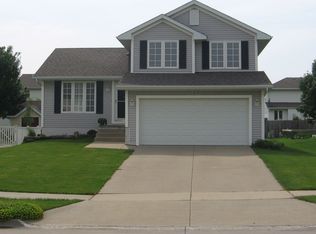 5432 NW 92nd St, Johnston, IA 50131