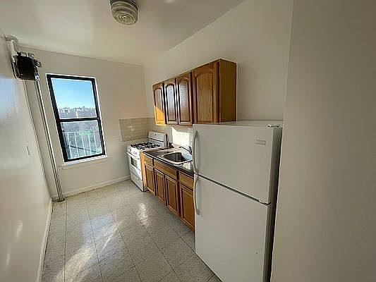 2nd image of 2085 Morris Ave APT E12