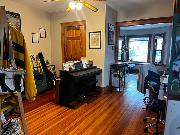 5th image of 125 Huckins Ave