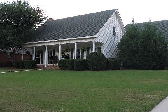 3rd image of 105 Twin Oak Dr