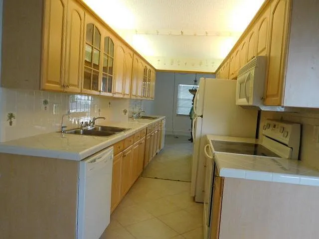 Exeter @ Century Village — Photo 3