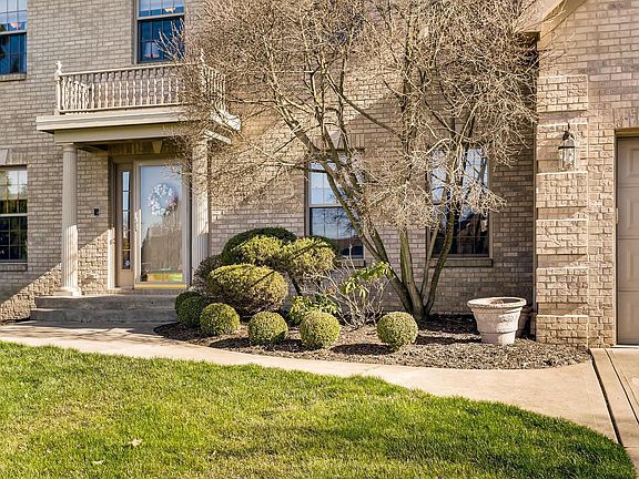 2nd image of 2726 Sandhurst Dr