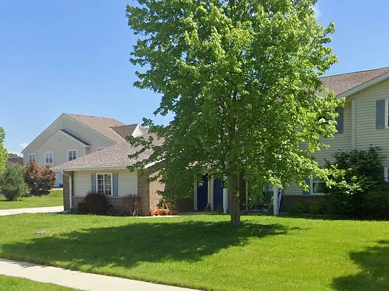 200 Park Ln #1 — Photo 1