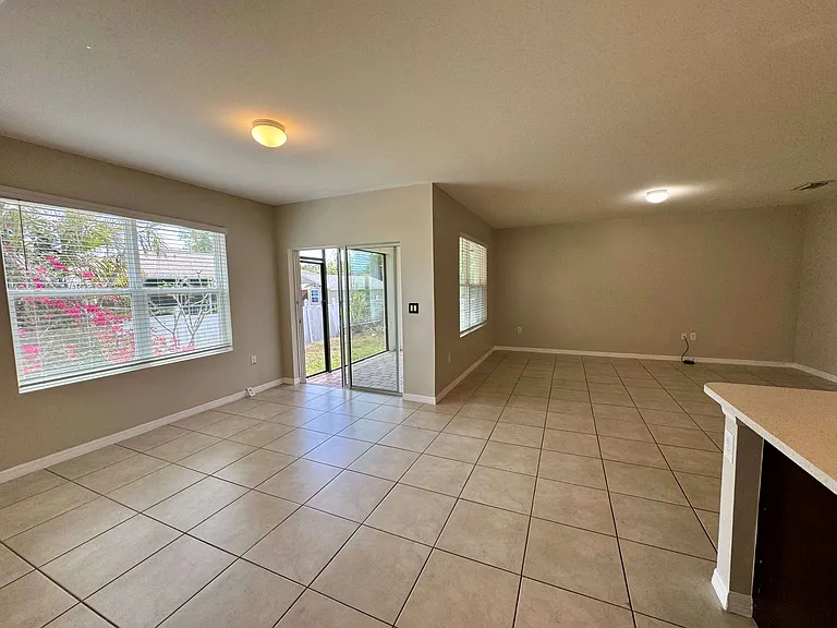18661 Miami Blvd — Photo 12
