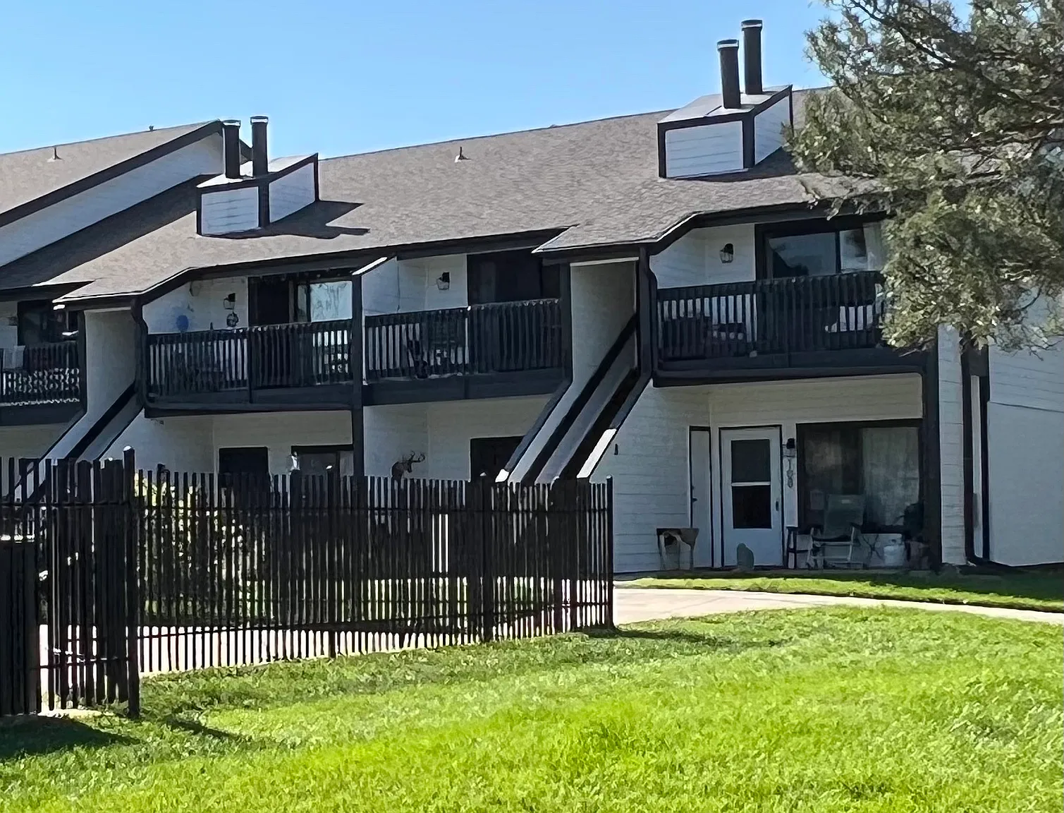 532 Oakwood Dr — Photo 2