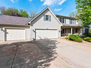 940 Barlina Rd, Crystal Lake, IL 60014