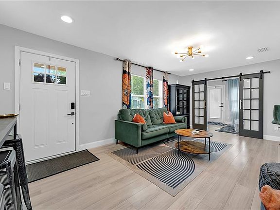 5th image of 523 Helveston St