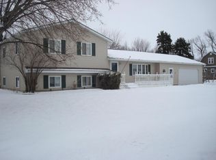 20 5th St NW, Hillsboro, ND 58045
