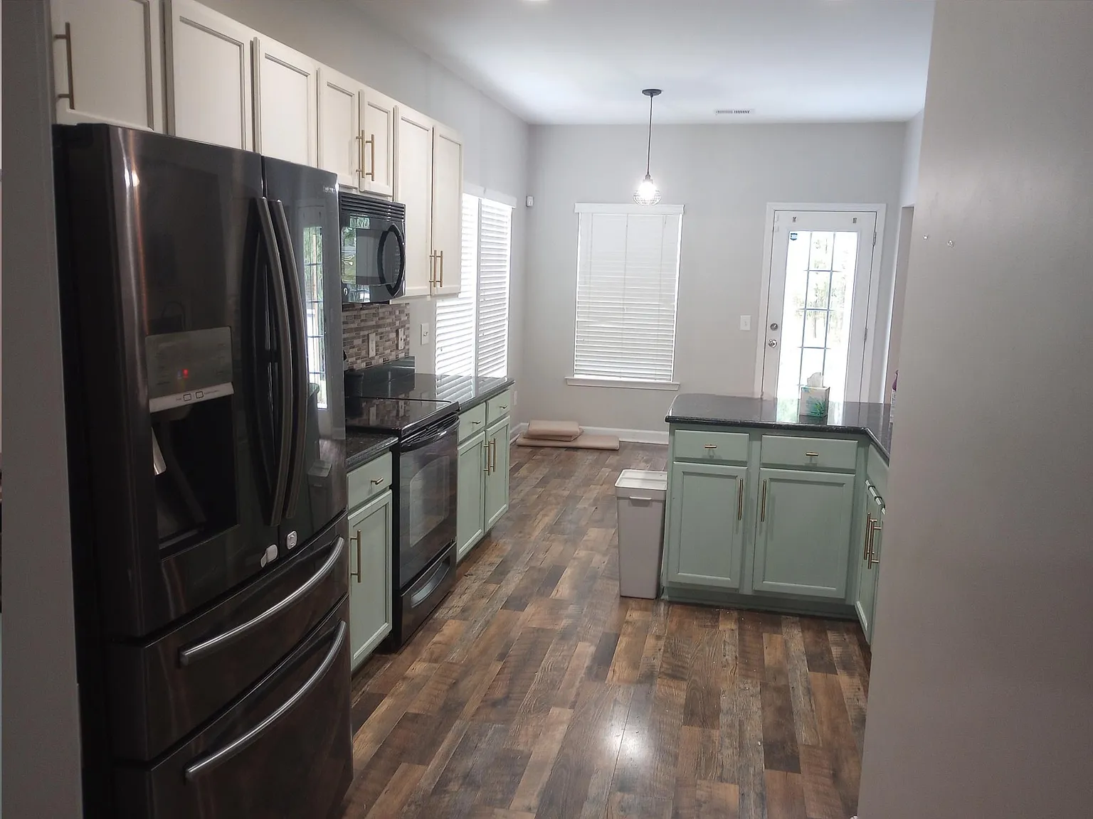 112 Maywood Dr — Photo 4