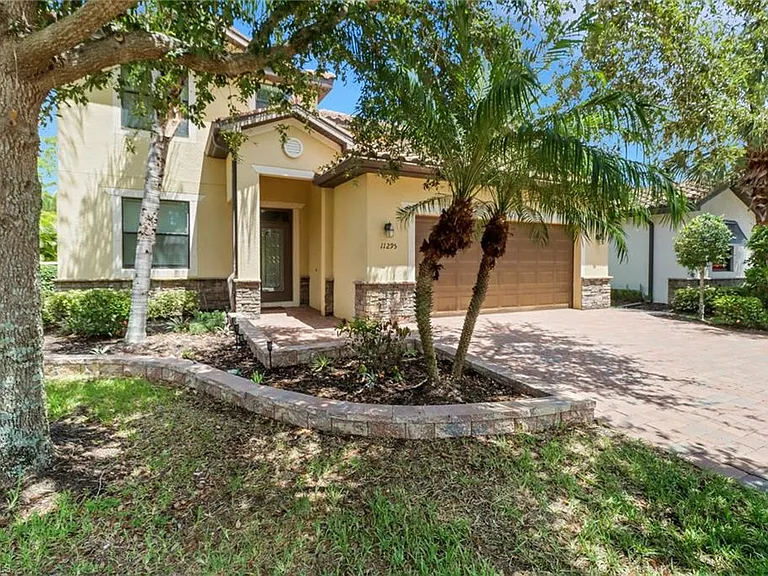 11295 Red Bluff Ln — Photo 3