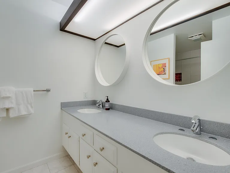 8143 La Jolla Scenic Dr N — Photo 35