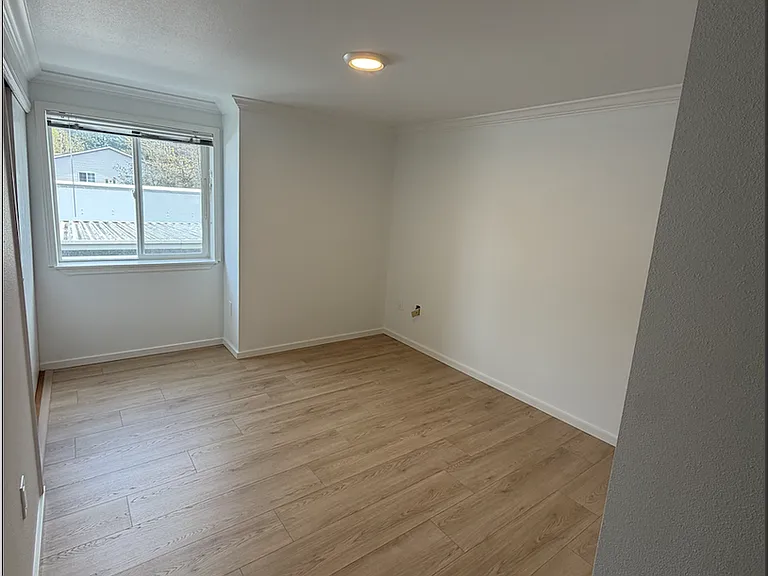 Twin Peaks Apartments — Photo 8