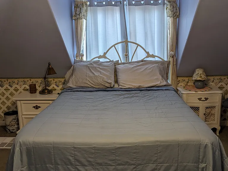 Second floor queen bedroom