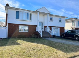 224 Pennsylvania Ave, Island Park, NY 11558