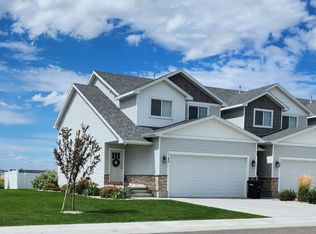 1041 Villa Vista Dr, Ammon, ID 83406