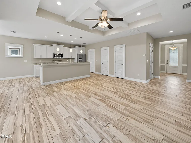 305 Evergreen St — Photo 2