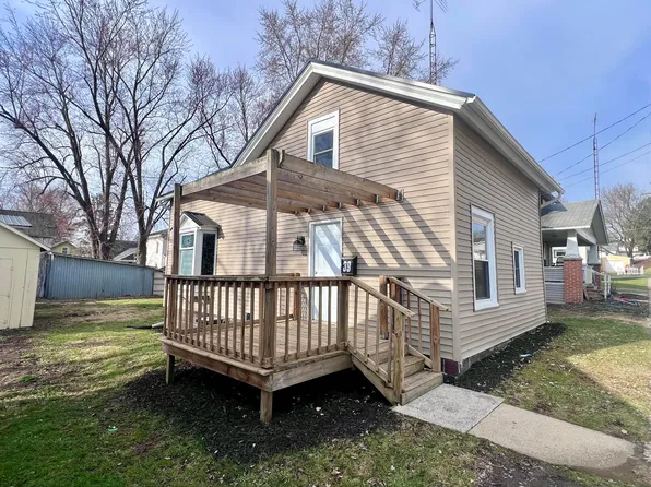 39 W 1st St, Fredericktown, OH 43019