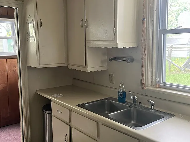 343 E Orange St — Photo 18