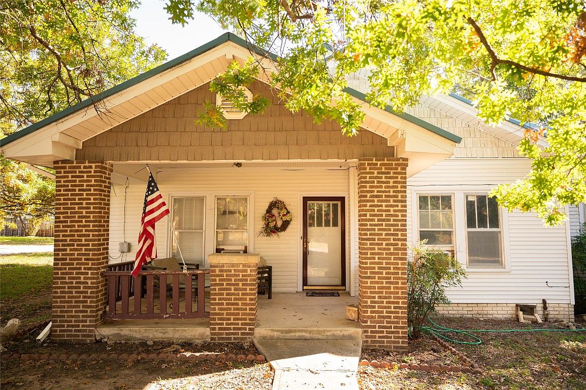 301 W Howell St, Saint Jo, TX 76265 Zillow