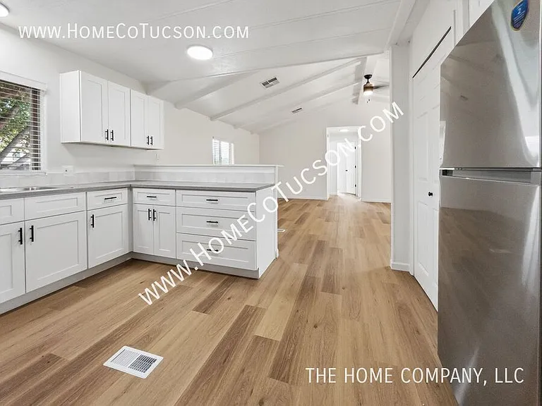 2534 N Calle Segundo — Photo 8