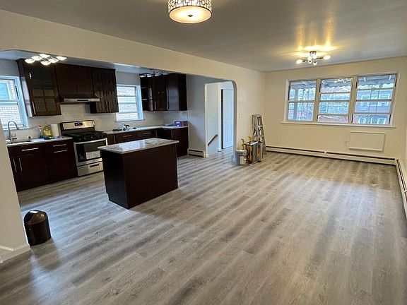 5th image of 150 Bay 32 St
