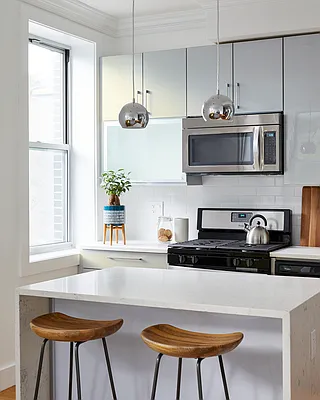 Rented by Venn NY Inc | media 30