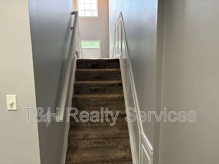 9059 Rider Dr — Photo 4