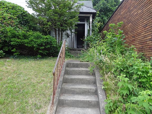 4th image of 2806 Holland St