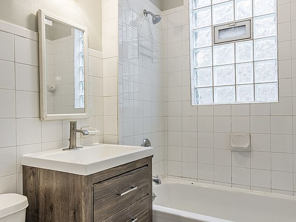 4th image of 3023 W Wellington Ave #2