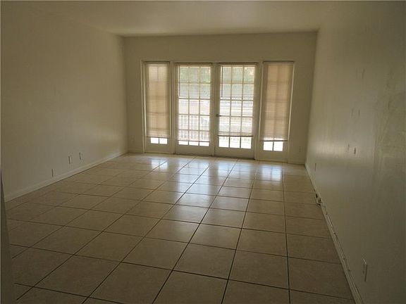 2nd image of 2420 SE Seventeen Street Cswy #208C
