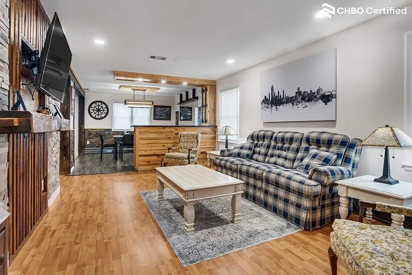 Albany Executive Level Furnished Housing — Photo 1