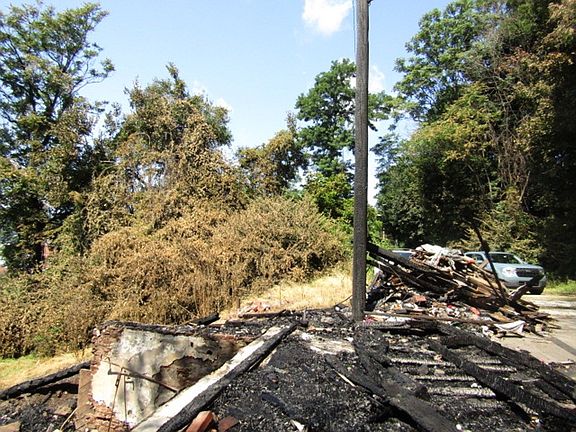 5th image of 2043 Wyandotte St