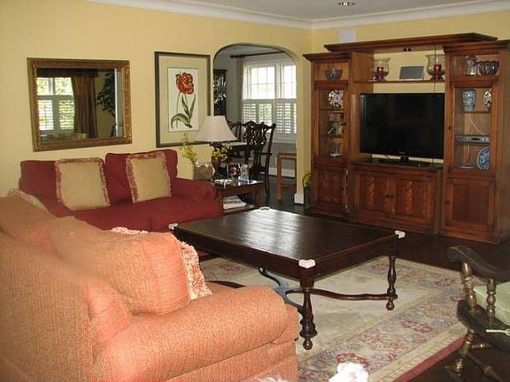 4th image of 449 Cascade Dr