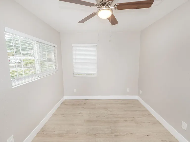 511 Stork St — Photo 9