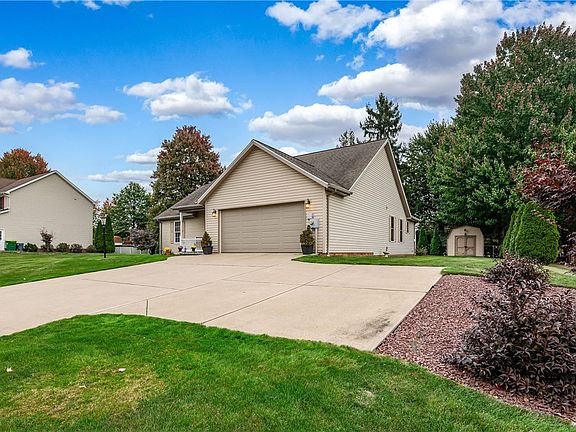 2nd image of 104 Camelot Dr