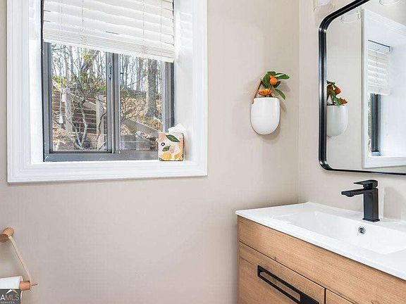 3rd image of 200 Villa Rd #122