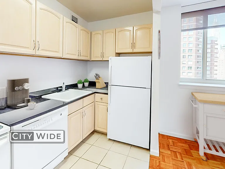 340 E 29th St #12D — Photo 3