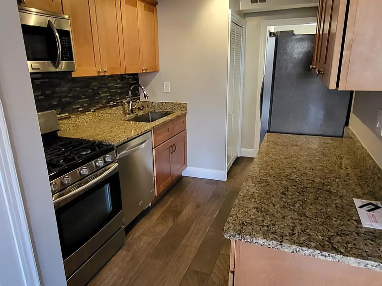 1231 Penn St NE #2 — Photo 3