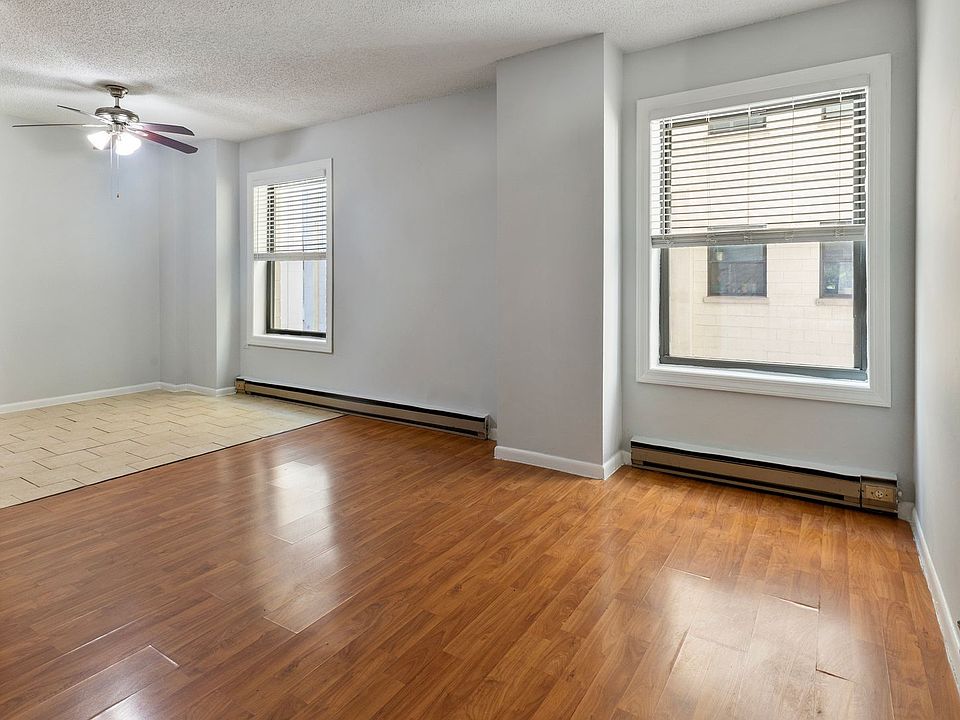 1st image of 4520 N Clarendon Ave APT 401